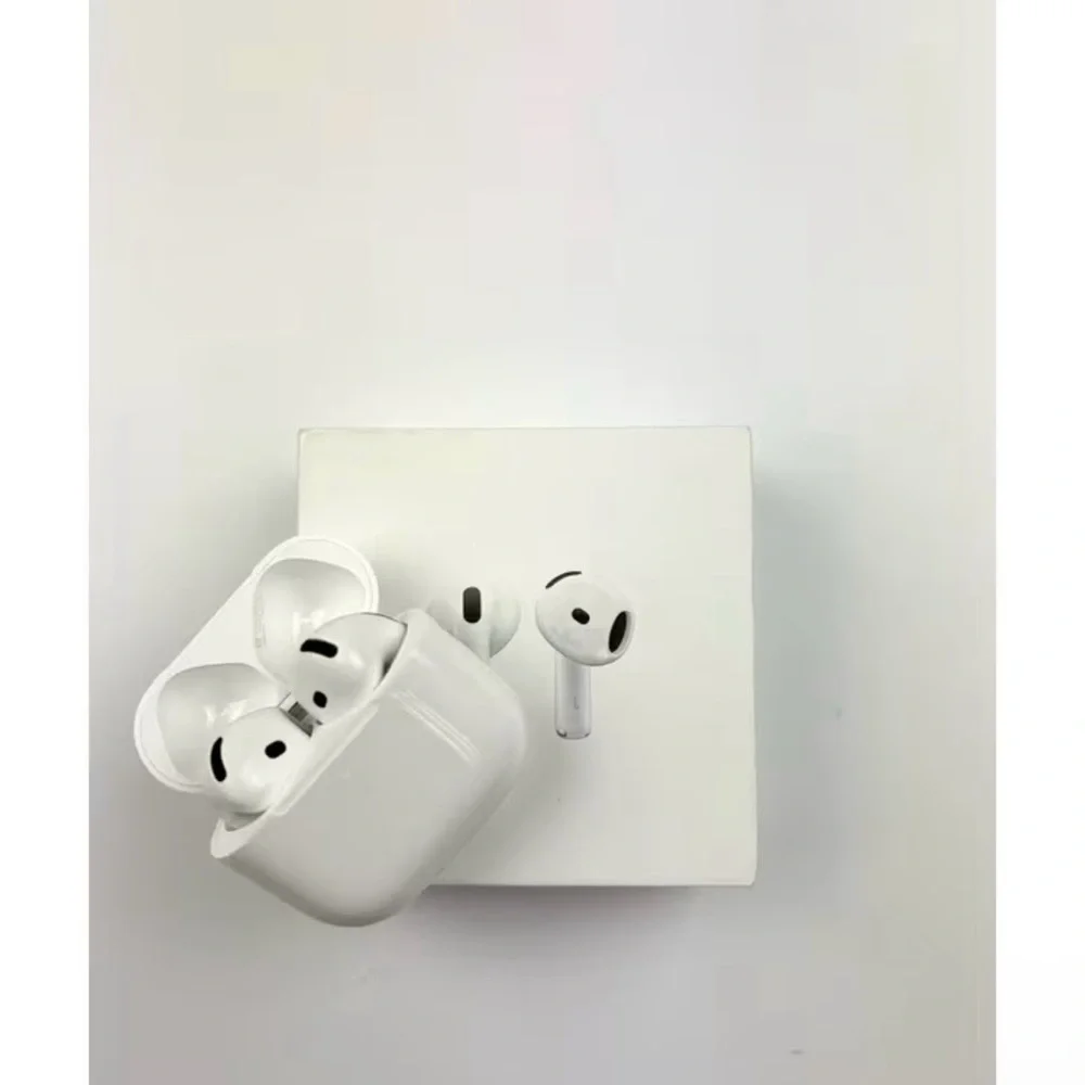 Apple White Wireless Earbuds with Charging Case